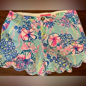 Lilly Pulitzer Buttercup Stretch Shorts. Womens size 6.